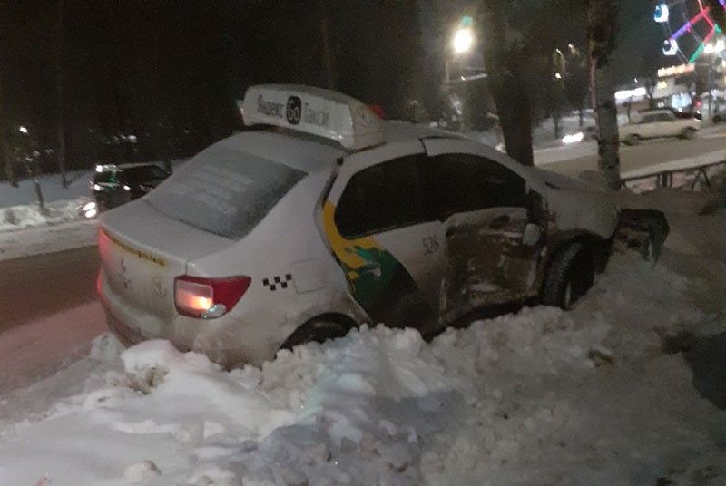 В Кирове автомобиль «Яндекс.Такси» попал в ДТП