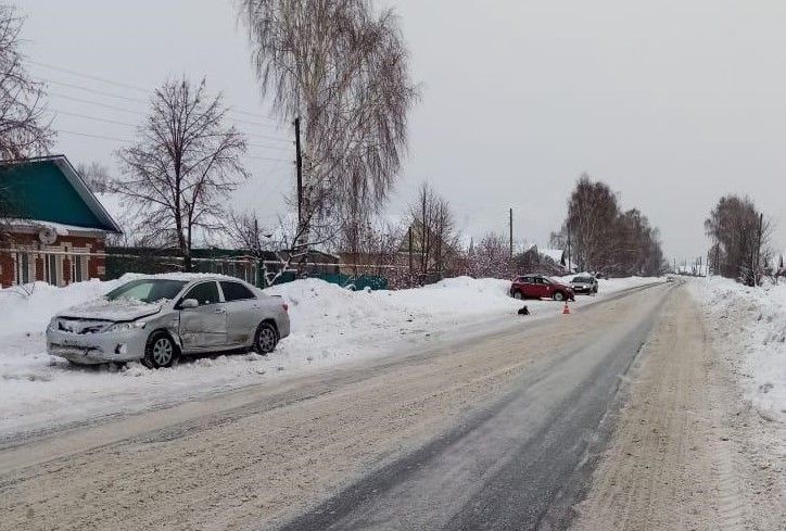 В Вятских Полянах пенсионер на «Рено» протаранил «Тойоту» автоледи