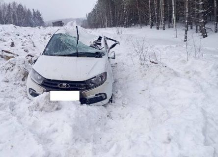 В Уржумском районе 26-летняя автоледи на «Ладе» улетела в кювет и опрокинулась