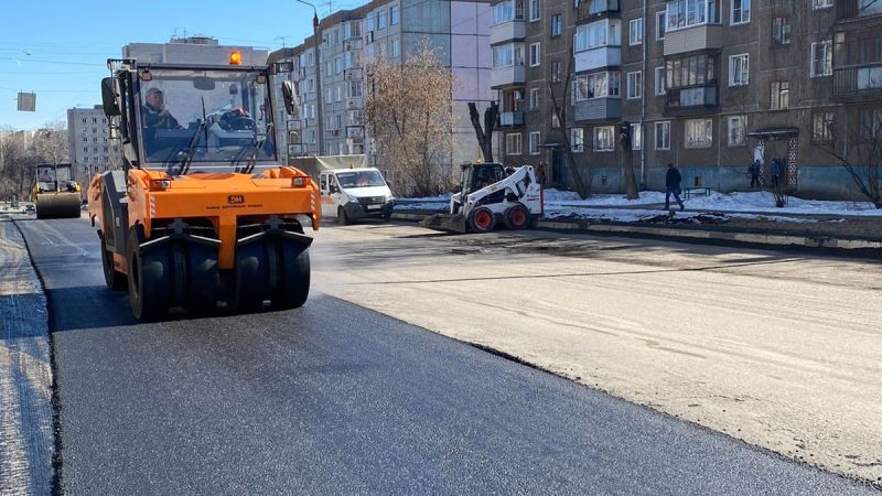 В Кирове ведется асфальтирование трёх улиц