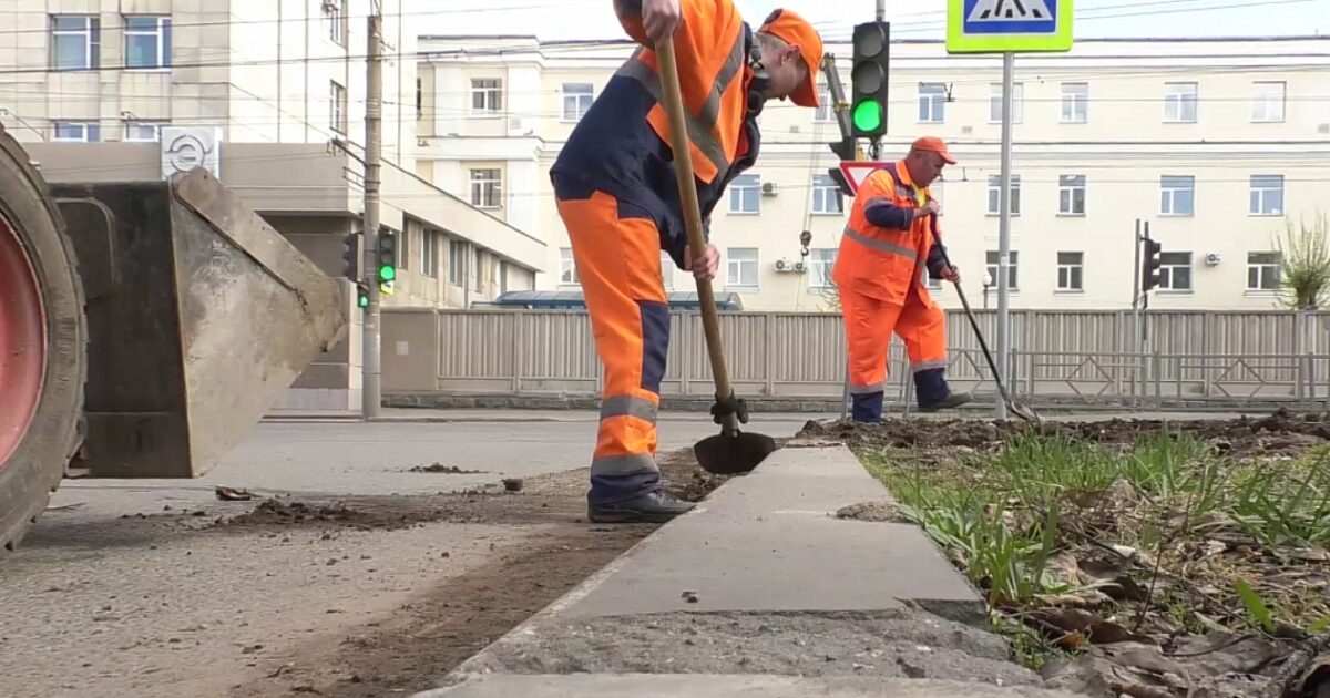 Кировские улицы прибрали после зимы