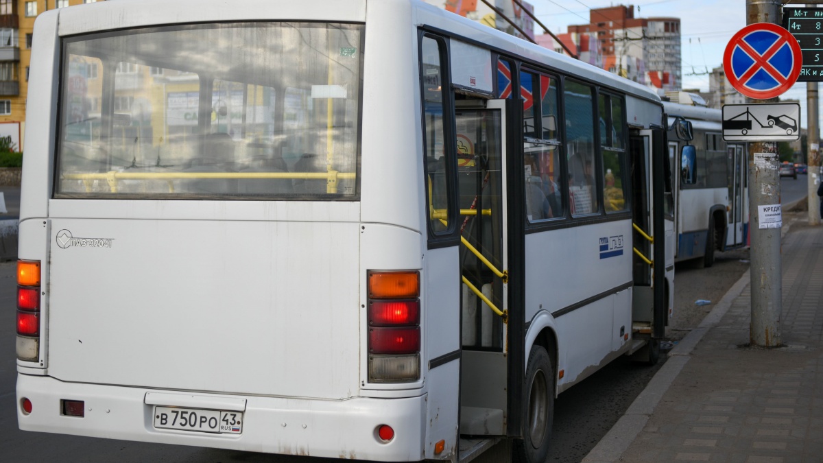 Маршрут 84 автобуса киров. Общественный транспорт Киров. Автобусы Киров. Автобус Чапаева. 90 Автобус Киров.