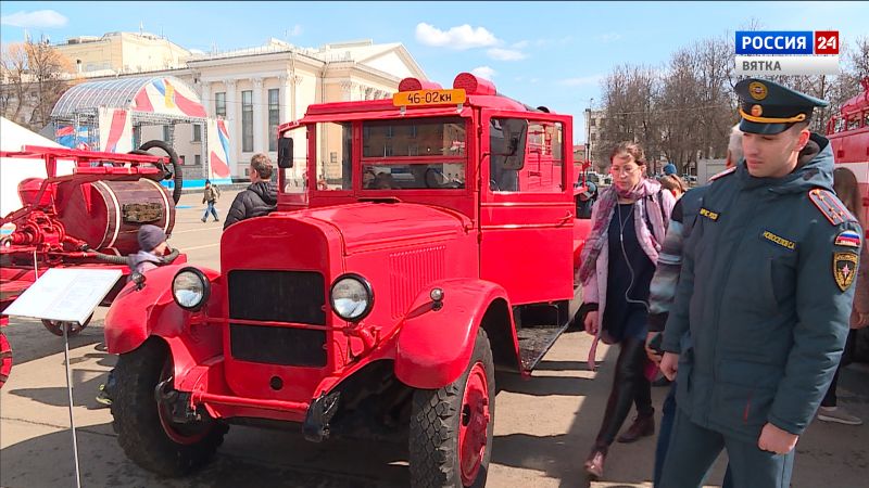 В Кирове прошел ретро-парад пожарной спецтехники