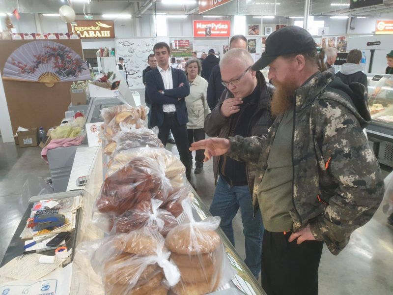 Врио губернатора Александр Соколов заглянул на кировский рынок