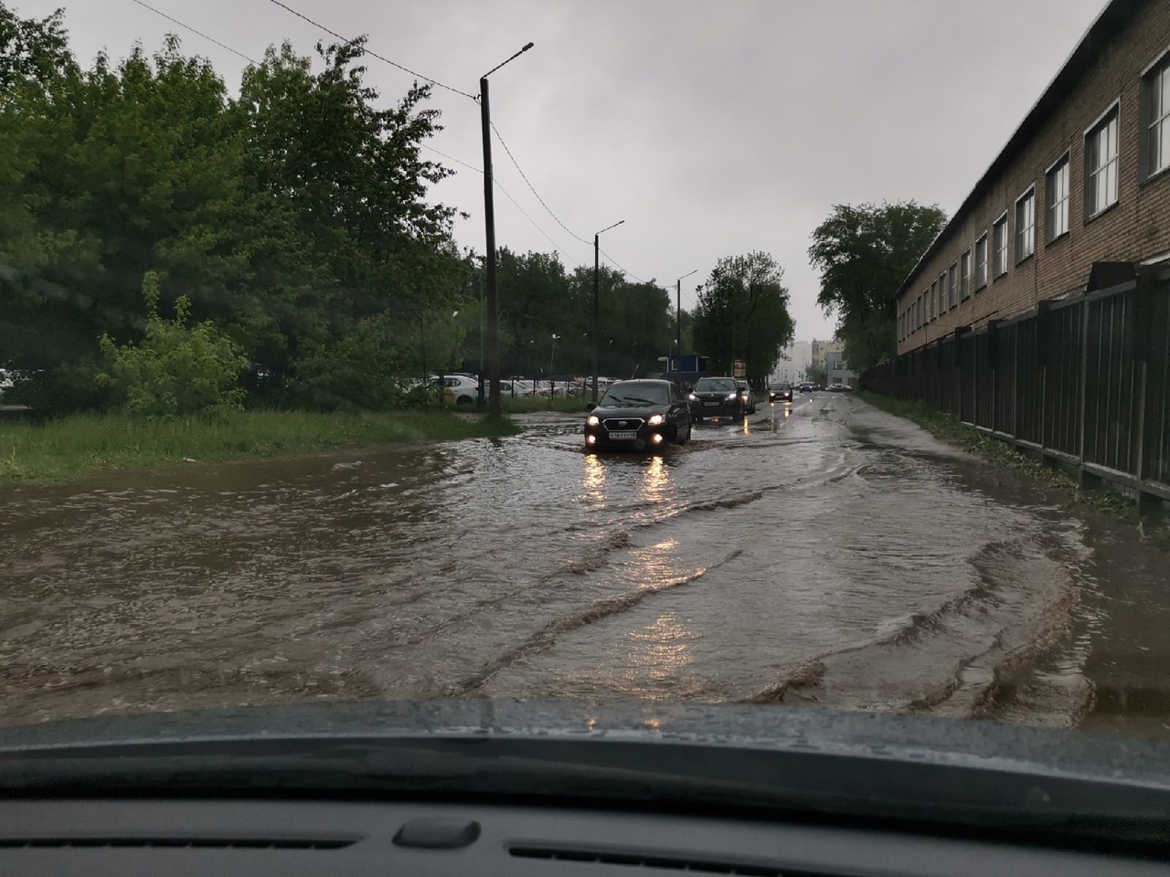 После киров. Потоп в Кирове. Ливень в Кирове. Ливень фото. Водная улица.