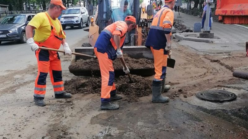 В Кирове ливневые коммуникации не справились с большим объемом воды