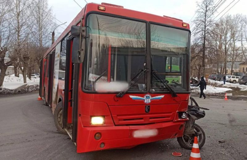 В Кирове вынесли приговор водителям автобуса и «Mercedes», из-за которых погибли две молодые девушки