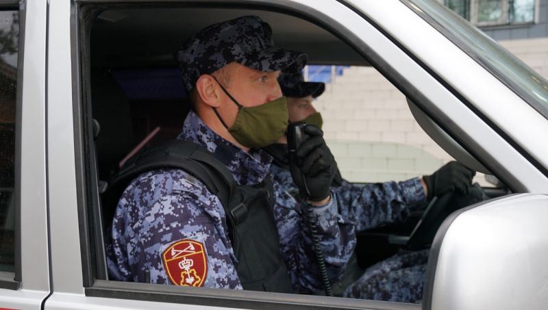 В кировской гостинице вор, объявленный в розыск, устроил дебош