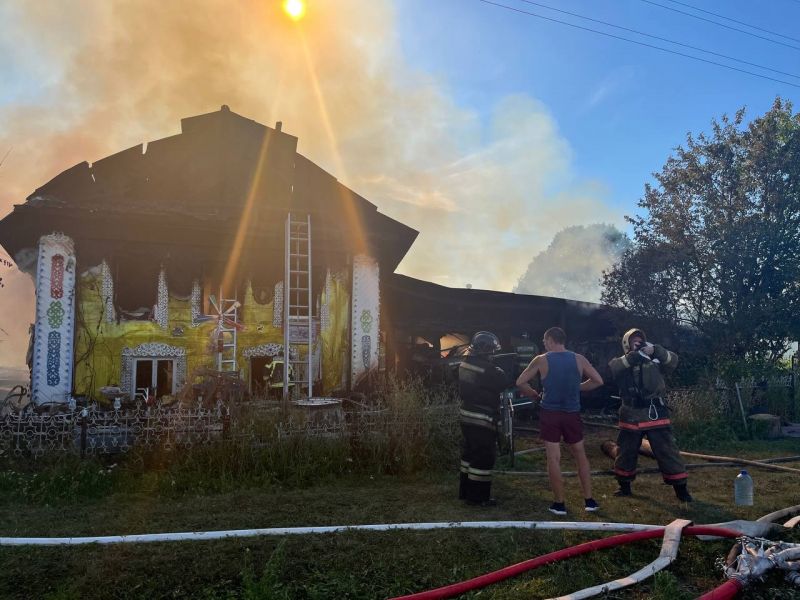 В Кирово-Чепецком районе сгорели жилой дом и машина