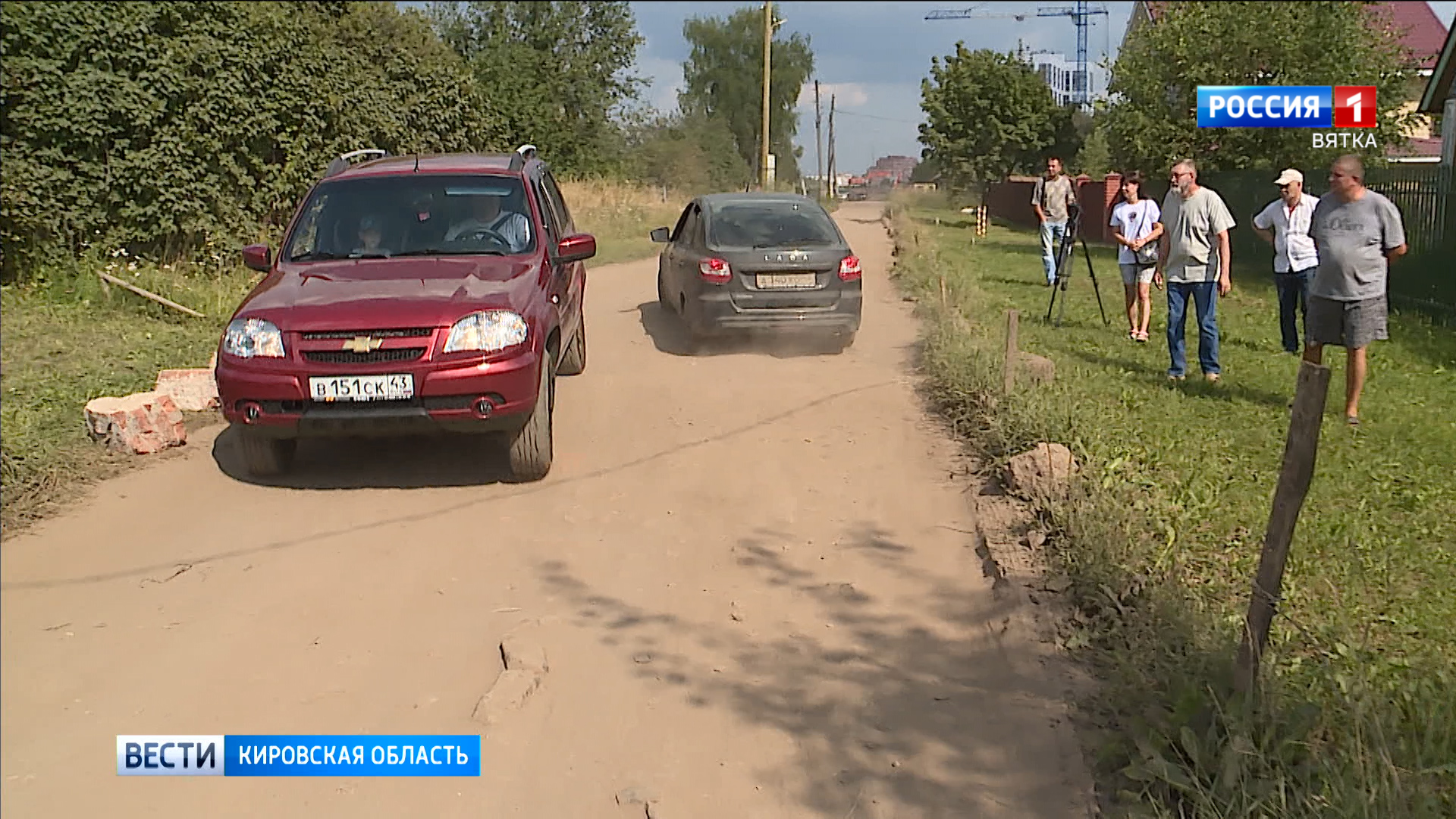 В деревне Кисели узкая улочка стала оживленной автодорогой » ГТРК Вятка -  новости Кирова и Кировской области