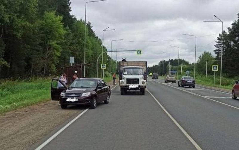 В Кирово-Чепецком районе водитель грузовика врезался в «Ладу Гранта»