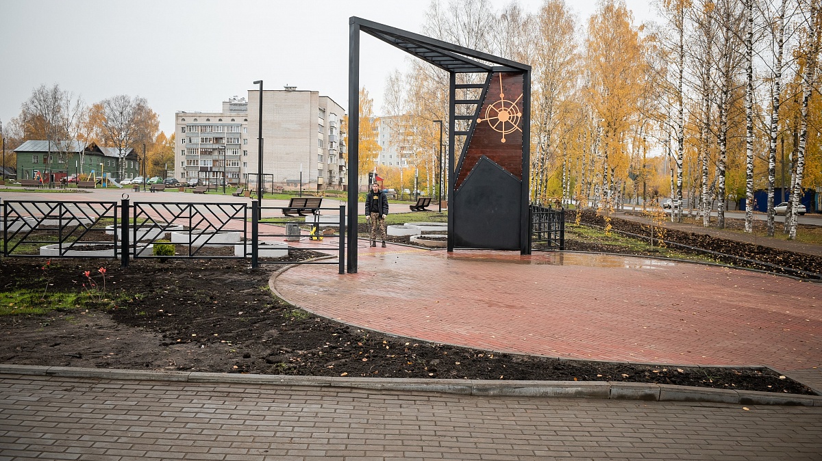 В Нововятске завершили благоустройство нового сквера | 12.10.2022 | Киров -  БезФормата