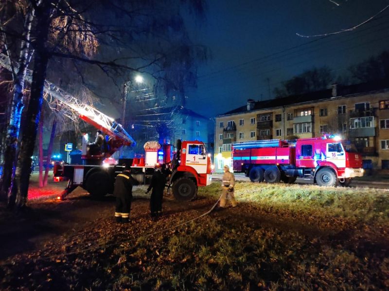 В Кирове из-за пожара в доме на улице Свердлова эвакуировали 17 человек