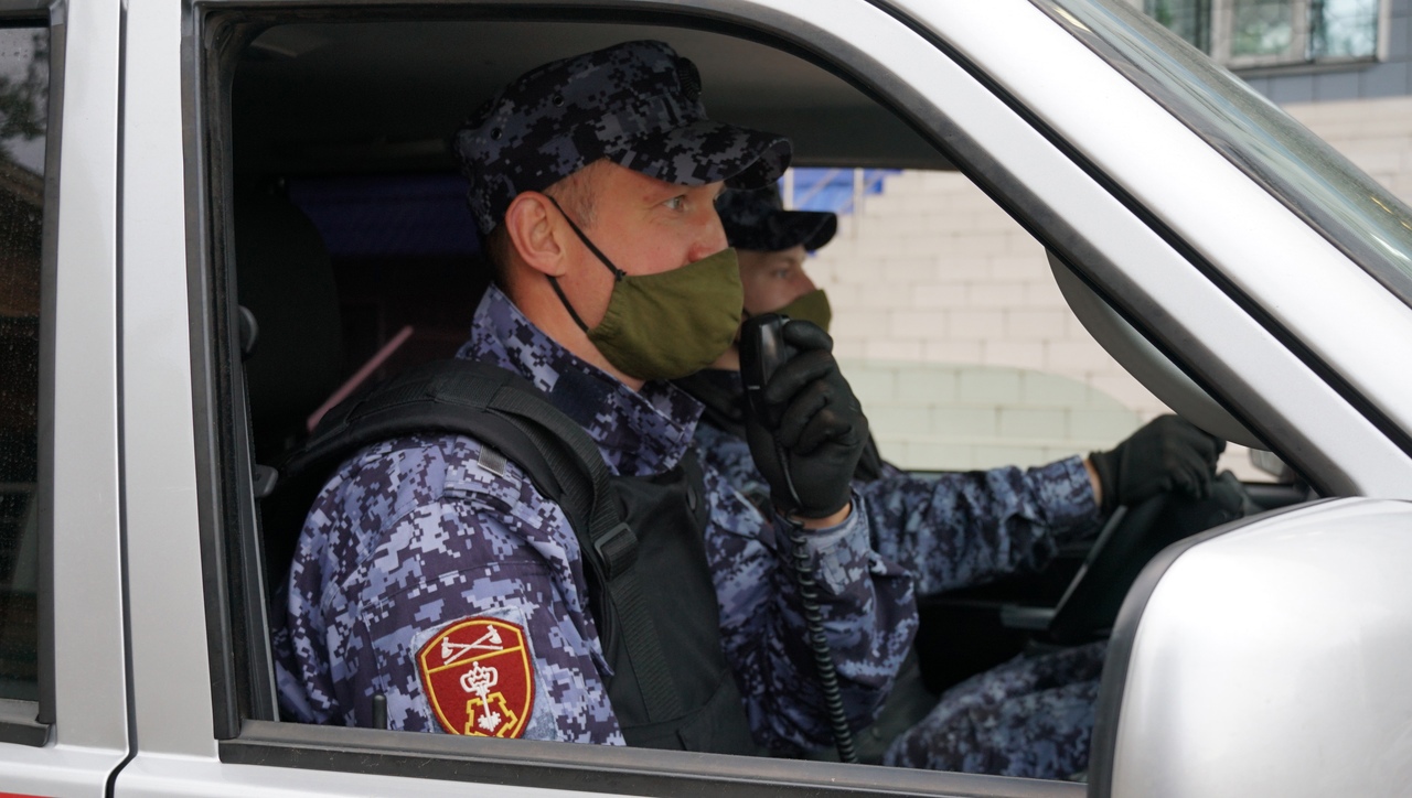 В кировском торговом центре задержали похитителей, находящихся в розыске