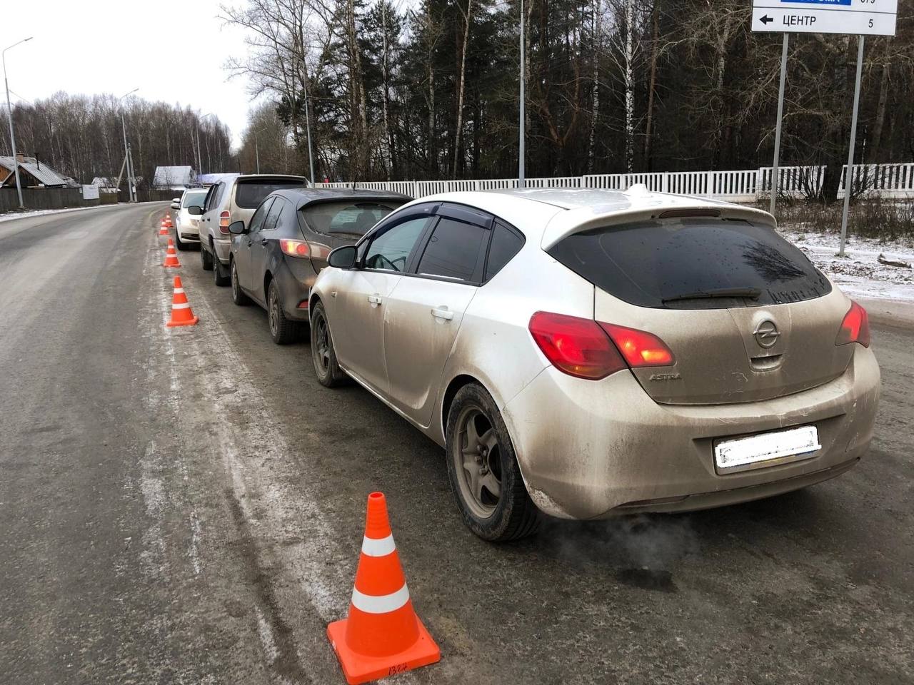 На въезде в Киров «паровозиком» столкнулись три авто