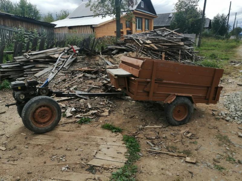 Не доставайся никому: в Омутнинске должник разобрал мотоблок и распилил телегу