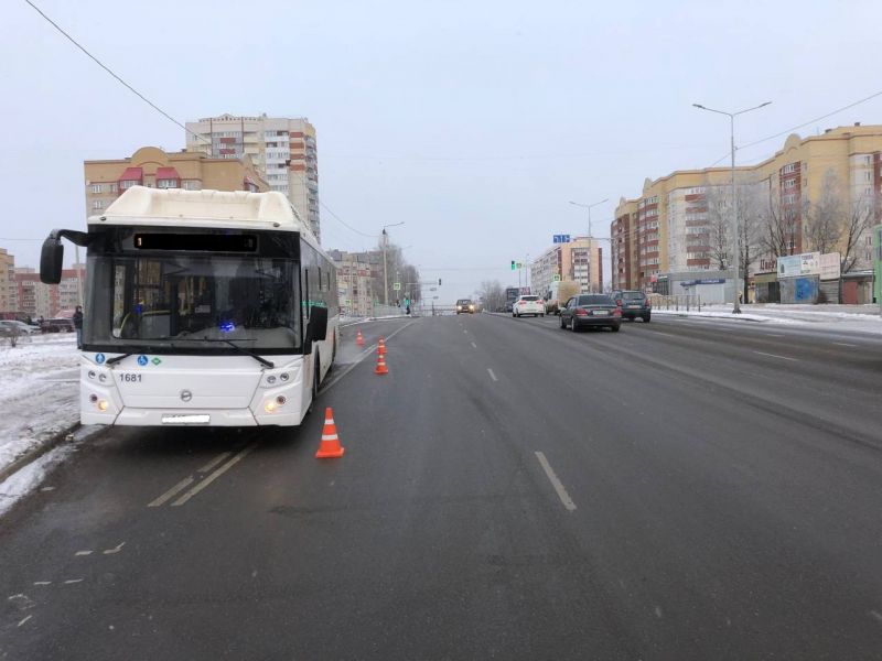 В Кирове в салоне автобуса 83-летняя кировчанка получила травмы