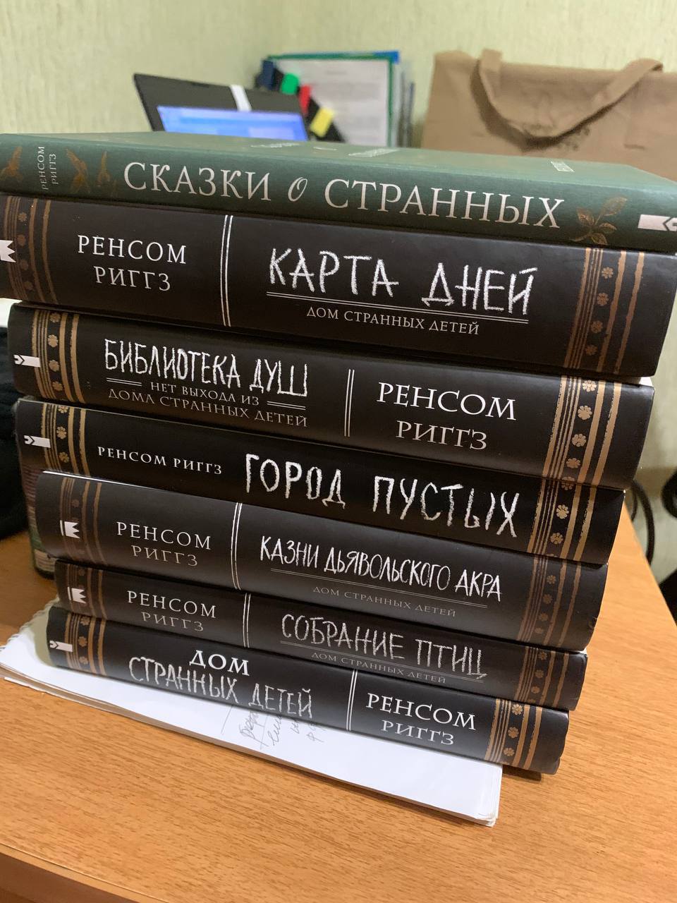 Губернатор Соколов подарил книги 15-летней школьнице из Пижанки |  31.12.2022 | Киров - БезФормата