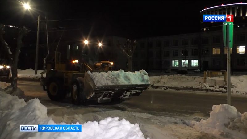 В Кирове из-за морозов вывоз снега временно прекращен