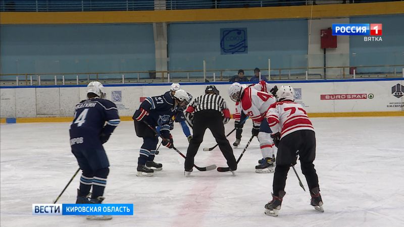 Кировские хоккеисты борются за выход в финал «Золотой шайбы»