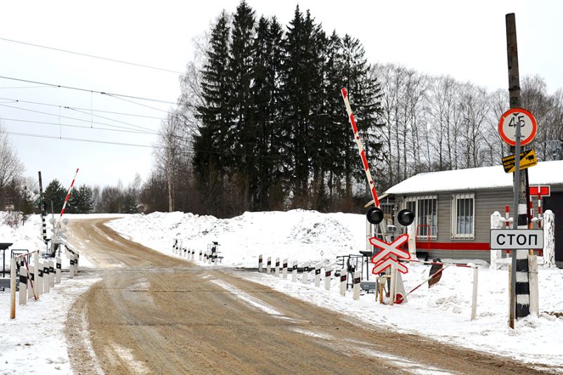 В Радужном ограничат движение транспорта через железнодорожный переезд