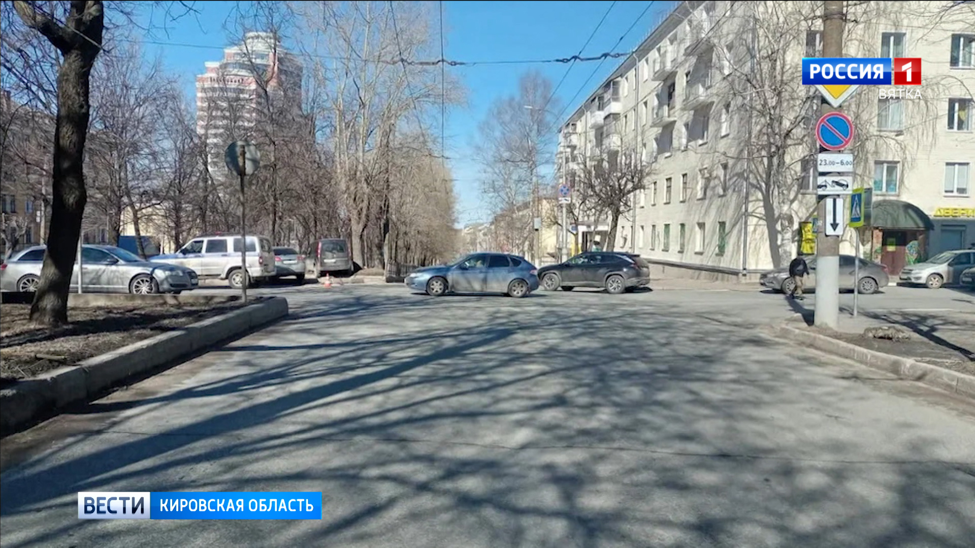 В Кирове на Октябрьском проспекте столкнулись две иномарки