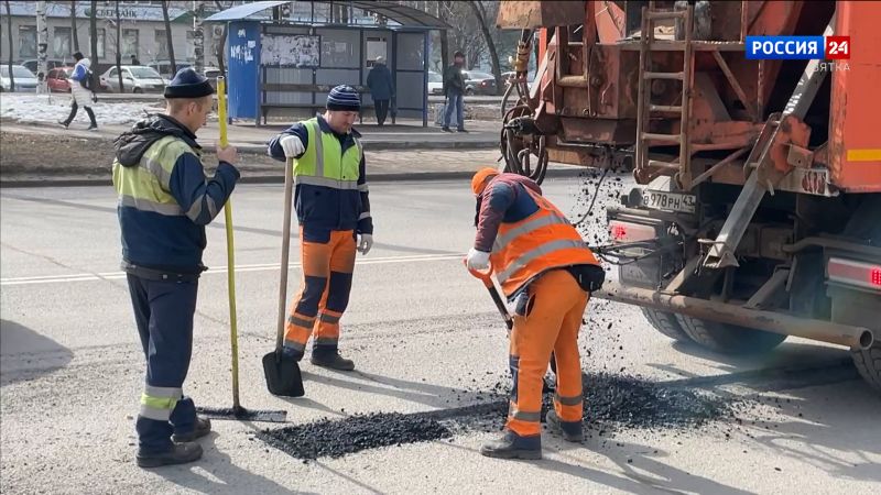 В Кирове при ямочном ремонте начали использовать горячий асфальт