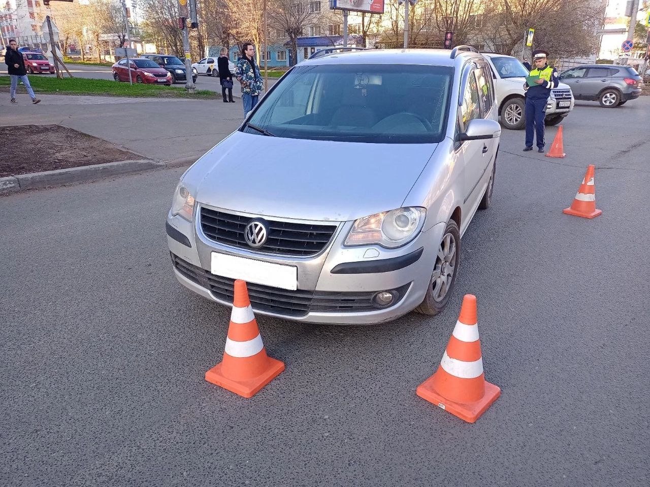 В Кирове на светофоре иномарка сбила 10-летнюю девочку | 04.05.2023 | Киров  - БезФормата