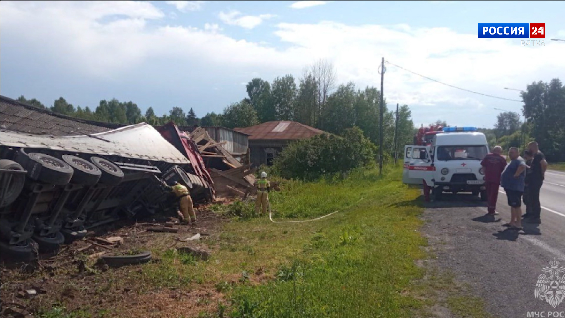 В поселке Тужа грузовик врезался в нежилой дом | 28.06.2023 | Киров -  БезФормата