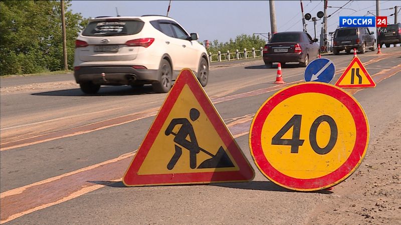 В Нововятске ограничено движение через железнодорожный переезд