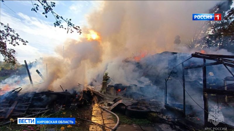 В Кирове при пожаре на улице Лесной погиб мужчина