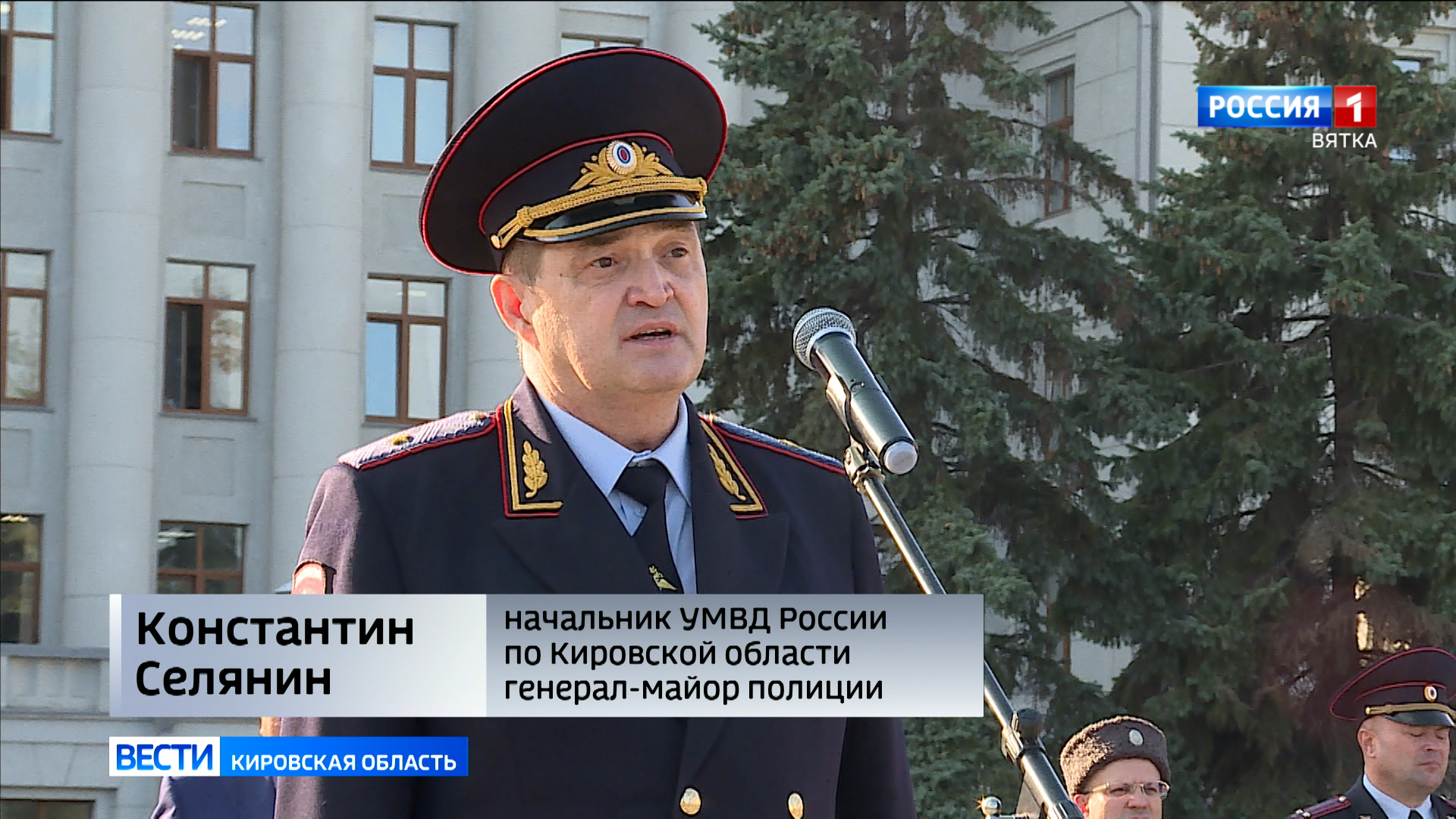 В Кирове прошел строевой смотр подразделений УМВД и Росгвардии | 18.09.2023  | Киров - БезФормата