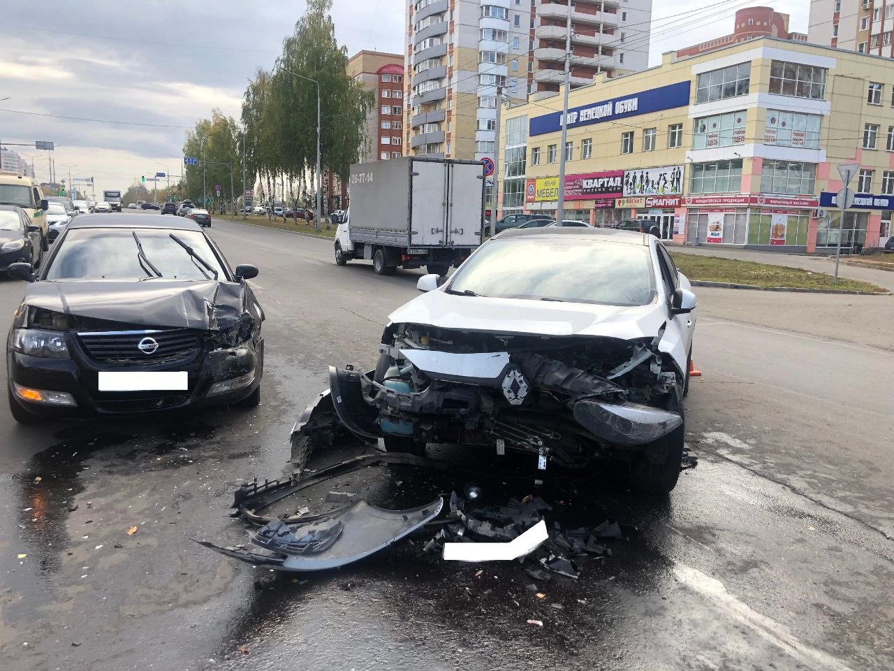 В Кирове на улице Ленина дорогу не поделили две иномарки » ГТРК Вятка -  новости Кирова и Кировской области