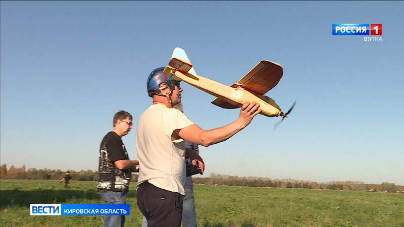 В Порошино прошли соревнования по гонкам на радиоуправляемых авиамоделях