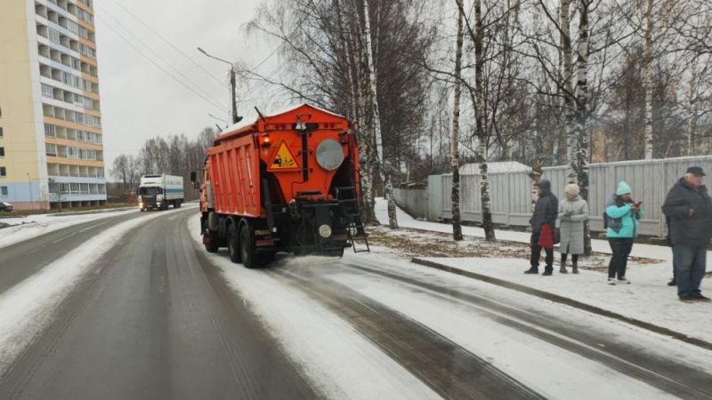 В Кирове увеличили количество бригад для уборки снега