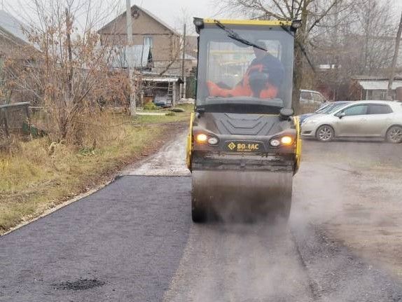 В Кирове устраняют дефекты на дорогах