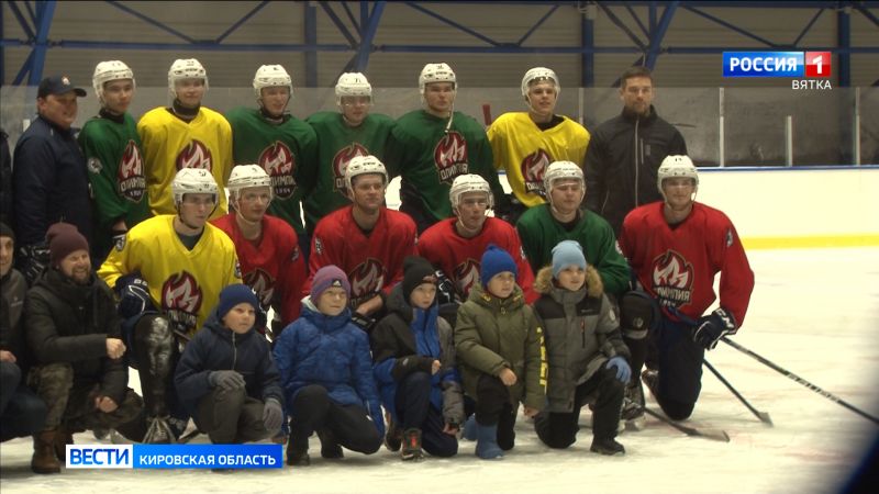 В Слободском прошла тренировка хоккейной команды «Олимпия»