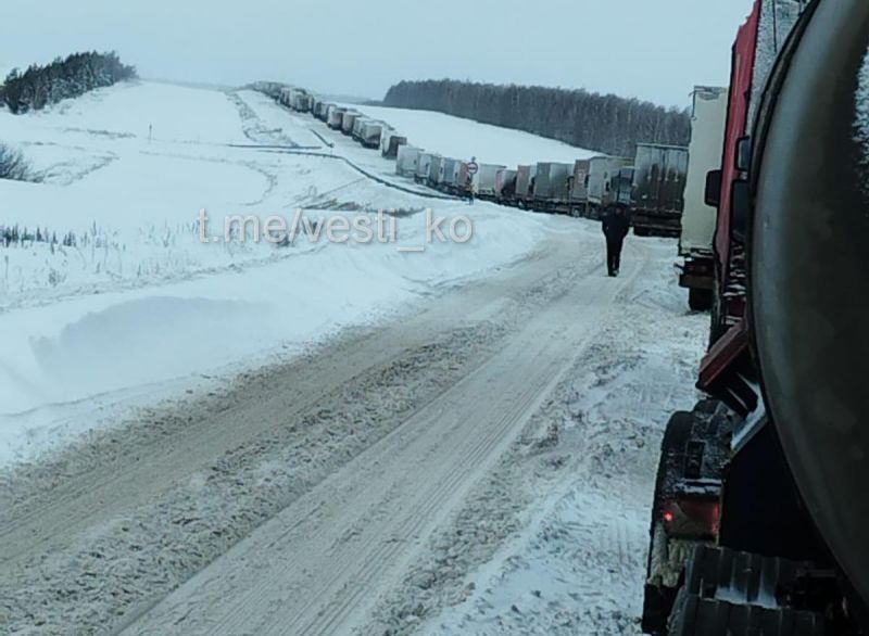 Кировские дальнобойщики застряли на трассе под Сызранью и просят о помощи