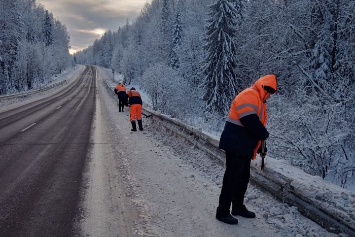 В Кировской области устраняют последствия обильных снегопадов