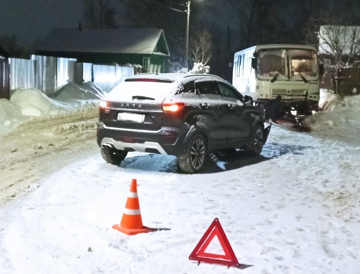 В Кирове в четверг произошли две аварии с автобусами » ГТРК Вятка - новости  Кирова и Кировской области