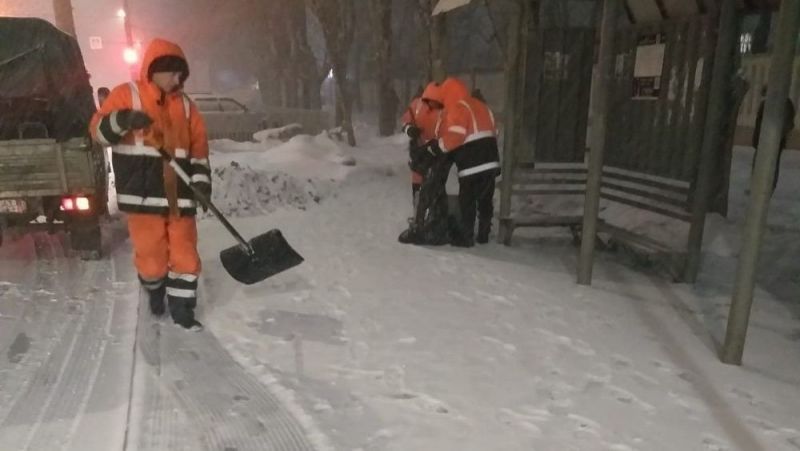 В Кирове ведётся патрульная очистка дорог и тротуаров