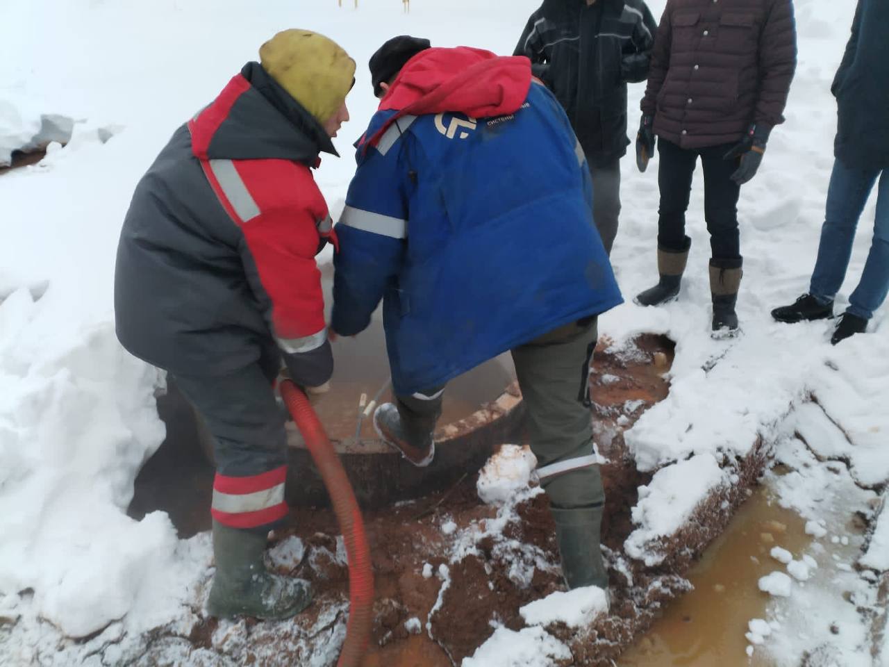 В Нововятске устранили повреждение на тепломагистрали