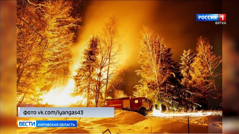 В поселке Дороничи во время пожара сгорело более 10 единиц техники