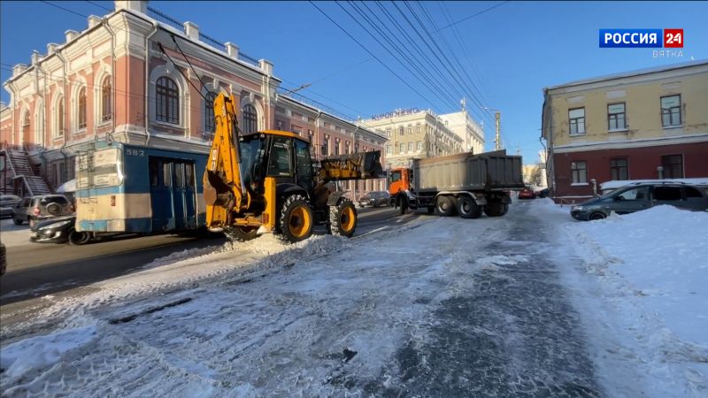 Подрядные организации усилили работу по очистке пешеходных частей