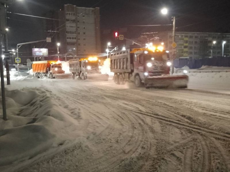 В Кирове активно проводят работы по очистке дорог