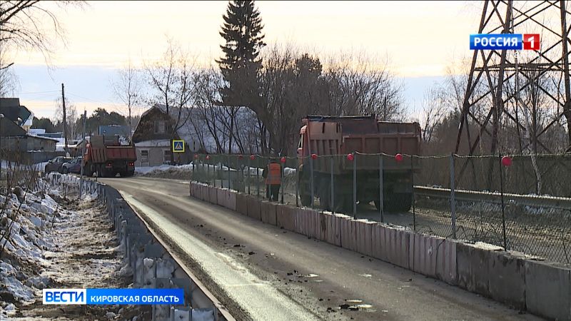 На мосту через реку Сандаловку в поселке Макарье введено реверсивное движение