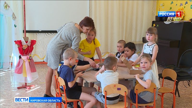 В белохолуницком детсаду малышам в игровой форме проводят «раннюю профориентацию»