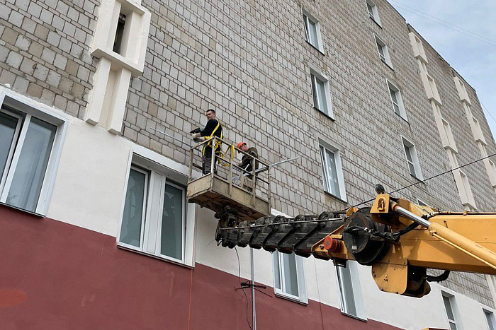 В Кирове начали монтировать подсветку фасадов зданий