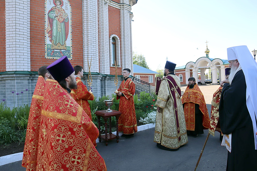 В Кирове освятили мозаичную икону на фасаде храма Пантелеимона Целителя