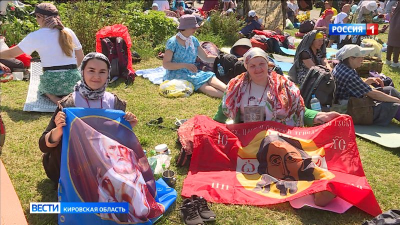 Паломники Великорецкого крестного хода совершили первую остановку в селе Макарье